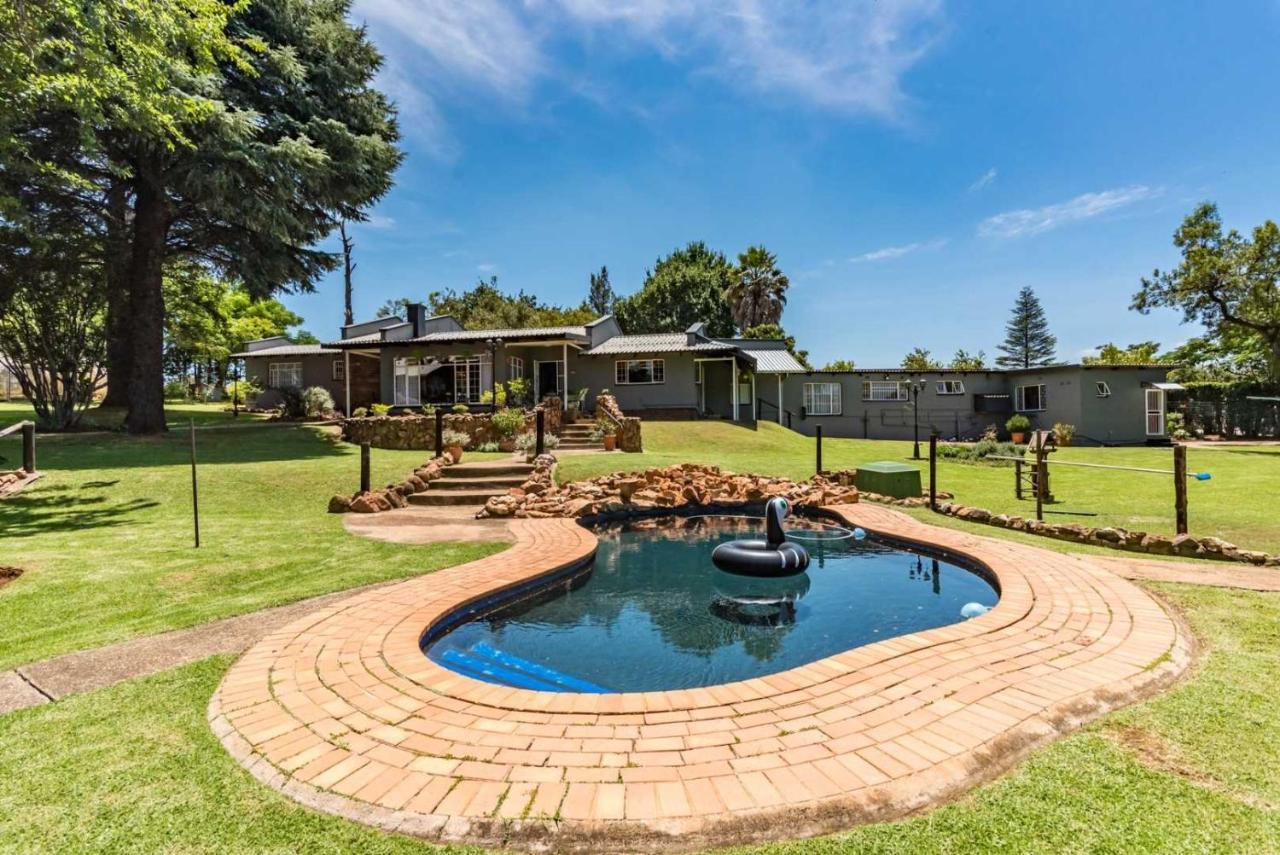 Self-Catered Apartment With Pool Krugersdorp Exterior foto